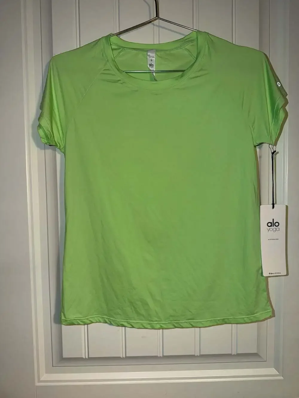 💚 NWT Alo Yoga Pulse Short Sleeve Tee – Neon Lime | Size Small
